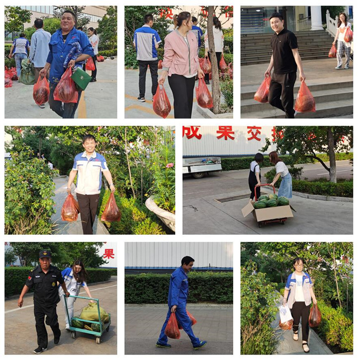 各部門派來領西瓜的代表，各個喜笑顏開.jpg